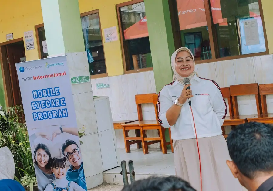 CooperVision Extends Partnership with Plastic Bank, Adds Vision Care Program. featured image