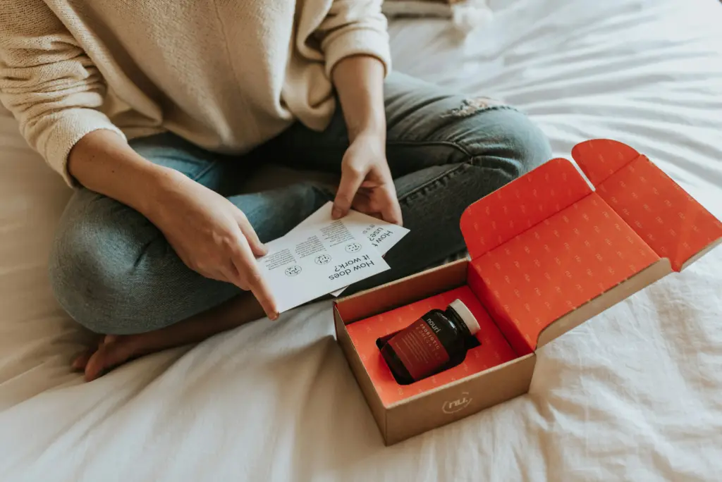 Bottle minimal packaging design for delivery